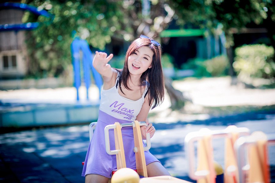我们都曾付出真心，以不同的方式。我们只是当时理解不了彼此，谁也不欠谁，爱情无需缅怀。你是那些年月里最烈的酒，我是真的认真醉过。